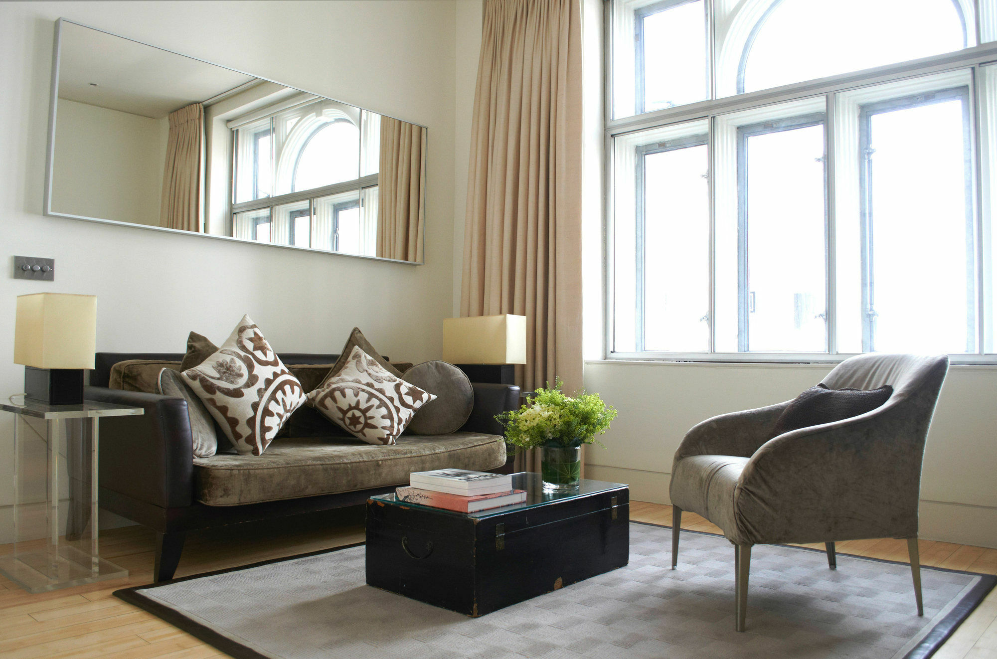No.5 Maddox Street Apartahotel 4*