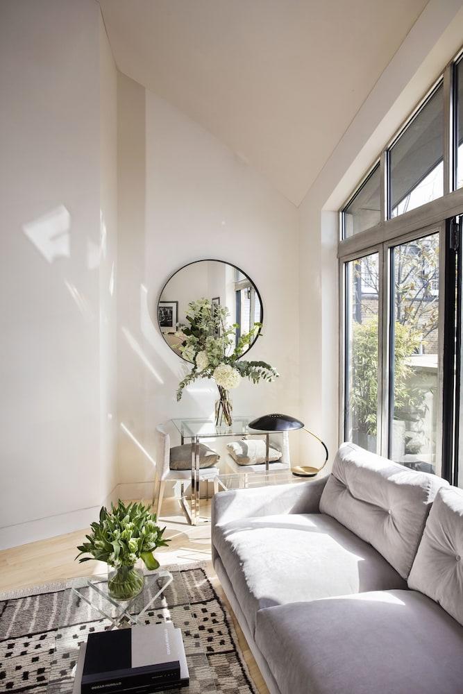 No.5 Maddox Street Apartahotel 4*
